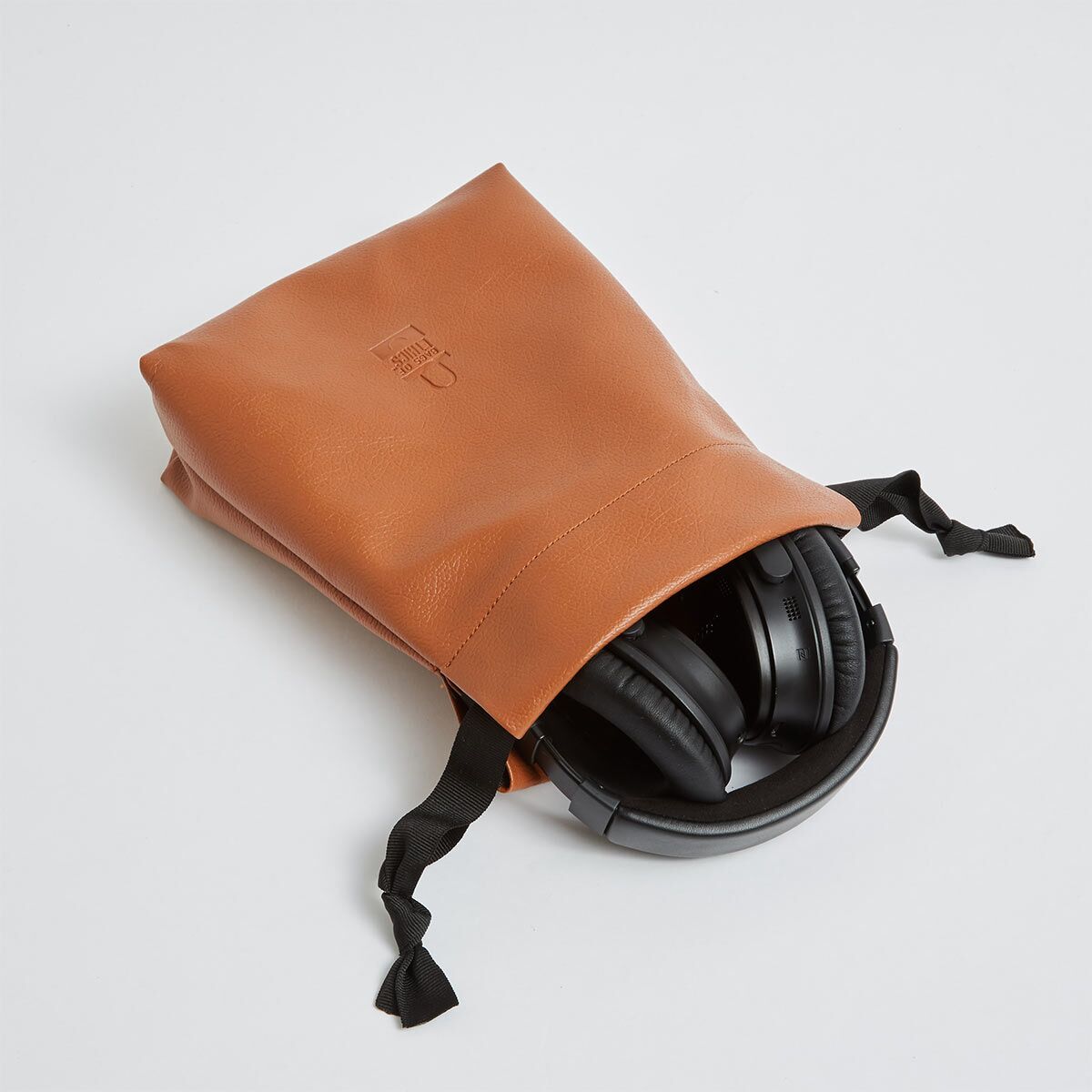 luxury-drawstring-bags-in-vegan-leather-with-logo luxury drawstring bags in vegan leather with logo - cusomised to any style from wholesale manufacturer