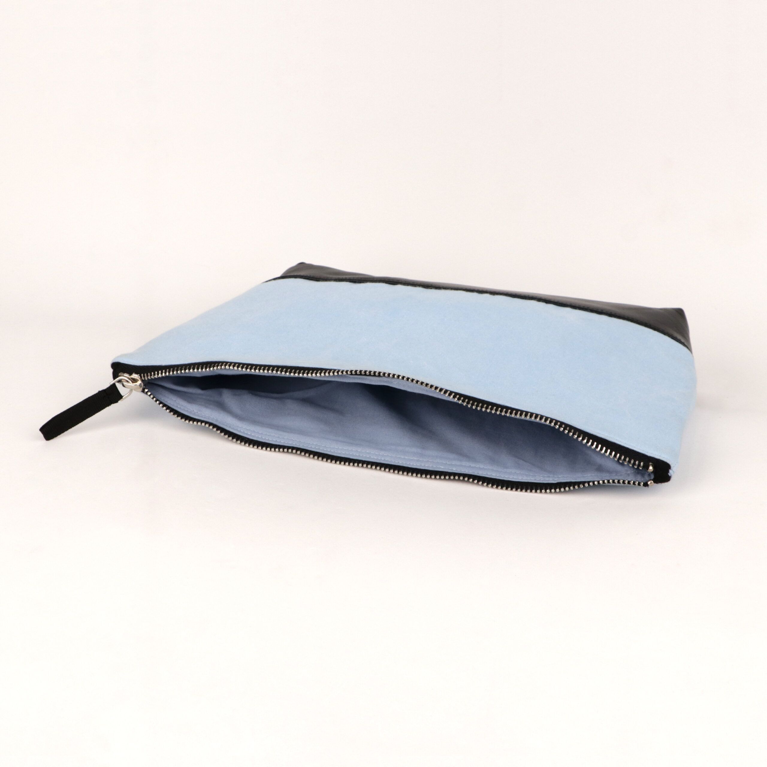 Kulturtasche aus Canvas und Leder Boden 2 Kulturtasche aus Canvas und Leder Boden 2 scaled
