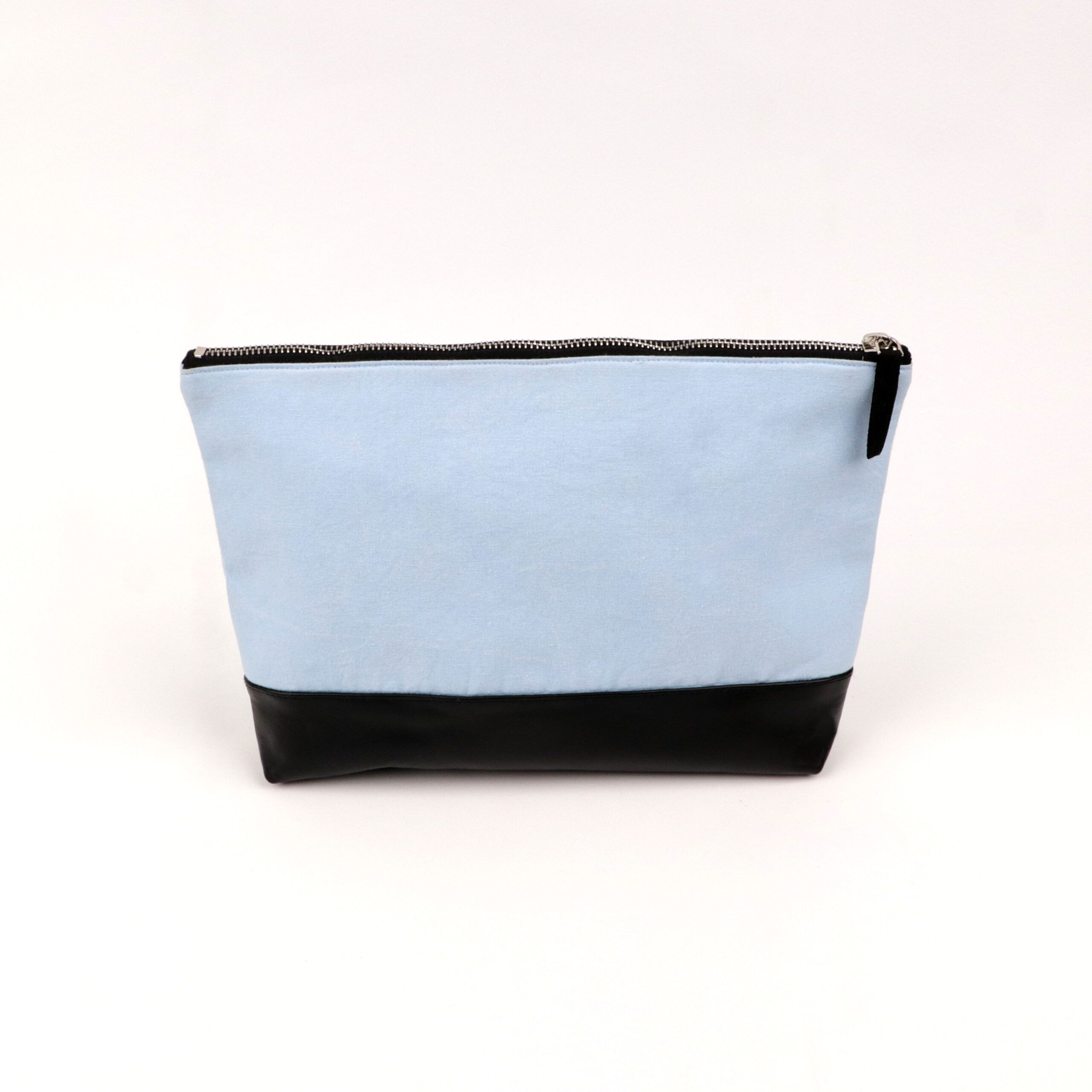 Kulturtasche aus Canvas und Leder Boden 3 Kulturtasche aus Canvas und Leder Boden 3 scaled