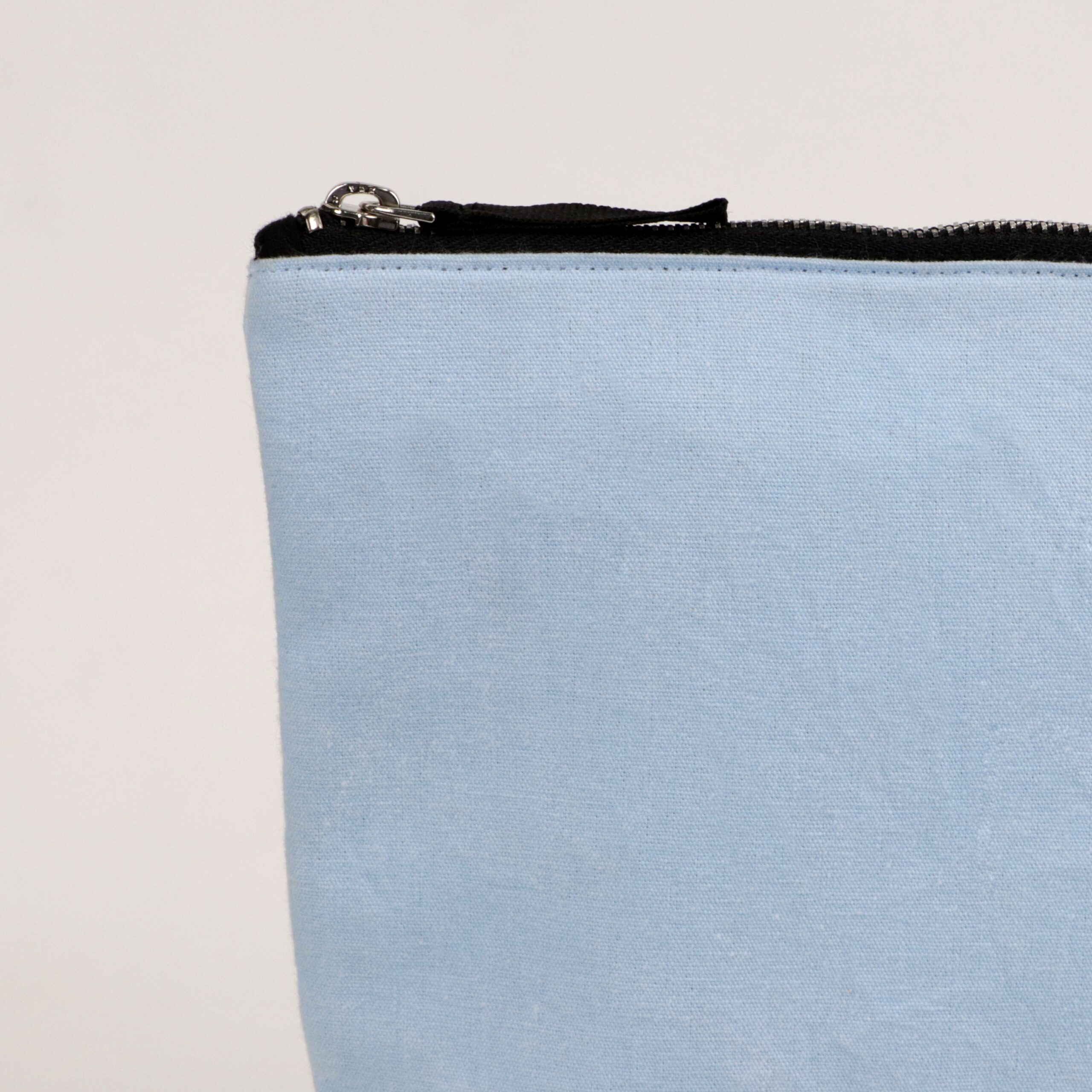 Kulturtasche aus Canvas und Leder Boden 4 Kulturtasche aus Canvas und Leder Boden 4 scaled
