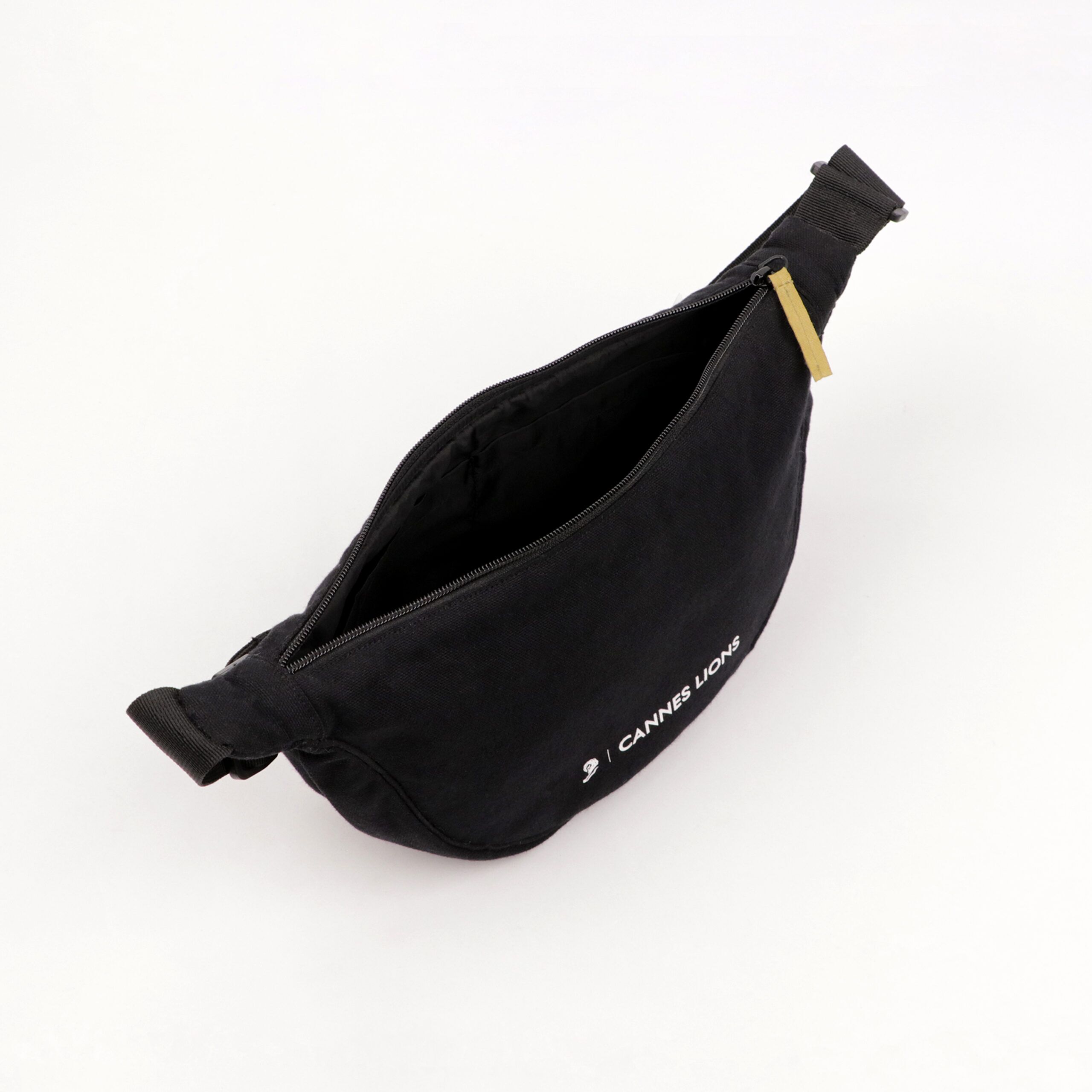 Personalisierbare Halbmondtaschen aus Recyceltem Nylon3 Personalisierbare Halbmondtaschen aus Recyceltem Nylon3 scaled