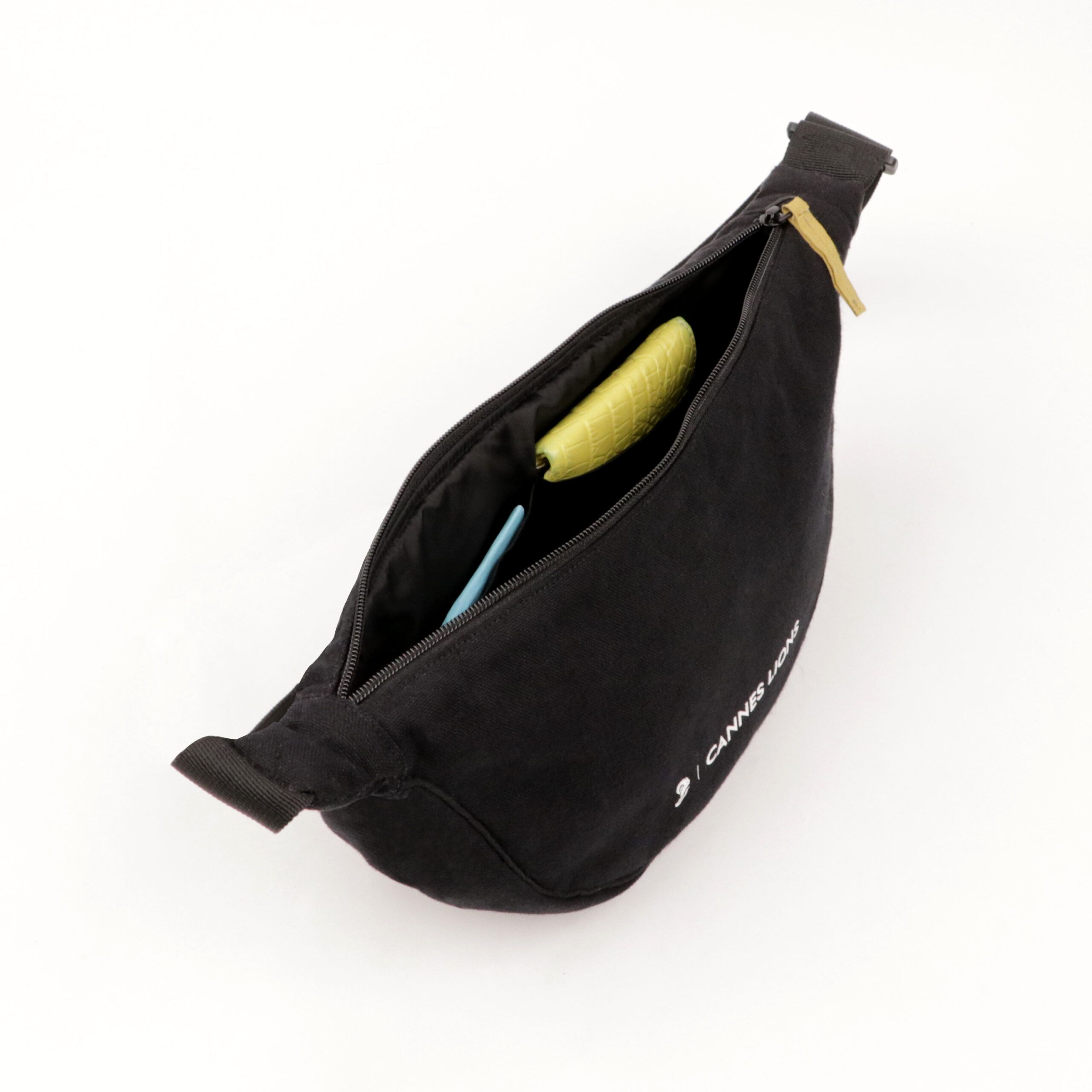 Personalisierbare Halbmondtaschen aus Recyceltem Nylon4 Personalisierbare Halbmondtaschen aus Recyceltem Nylon4 scaled