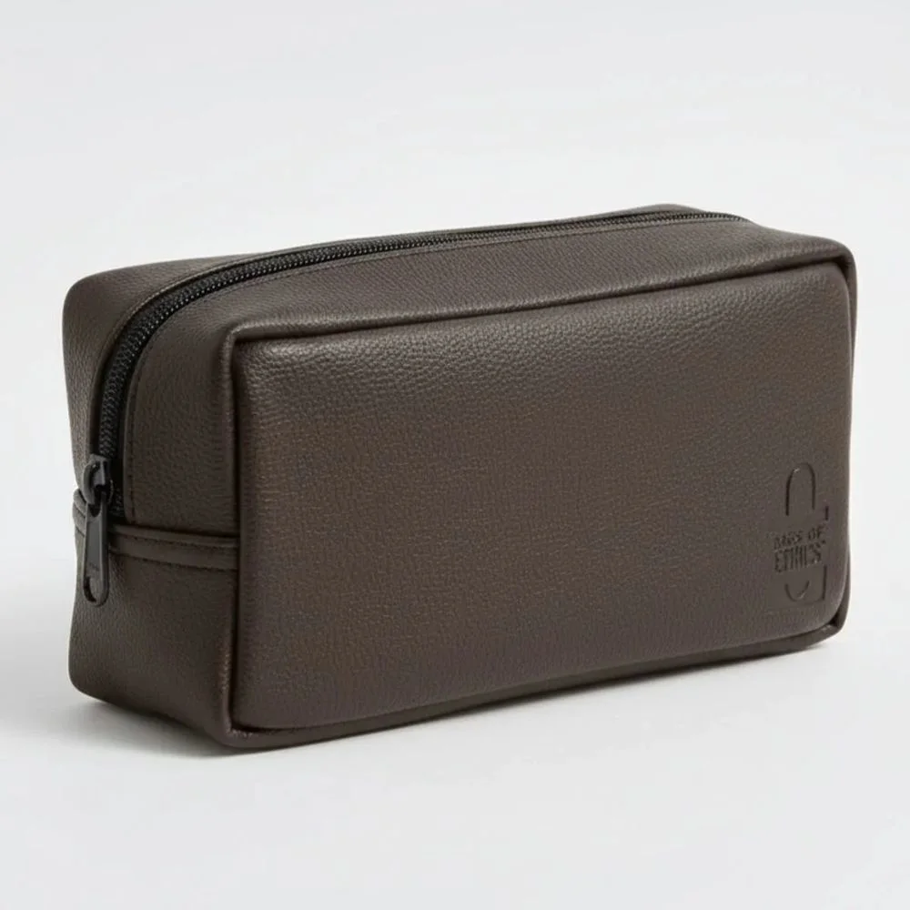 brown-vegan-leather-rectangular-pouch-bag braune-vegane-Leder-Tasche-im-Rechteckformat