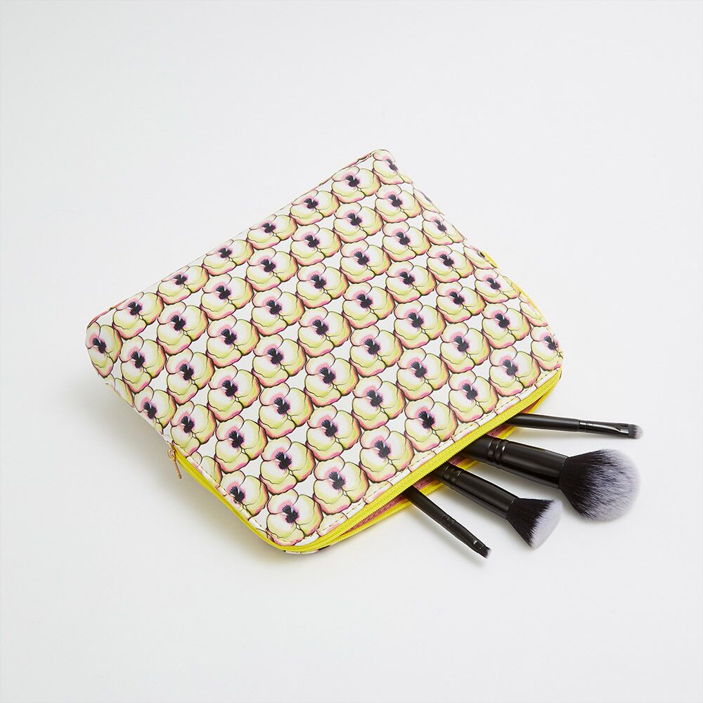 Kosmetiktasche aus veganem Leder von supreme creations Kosmetiktasche aus veganem Leder von supreme creations