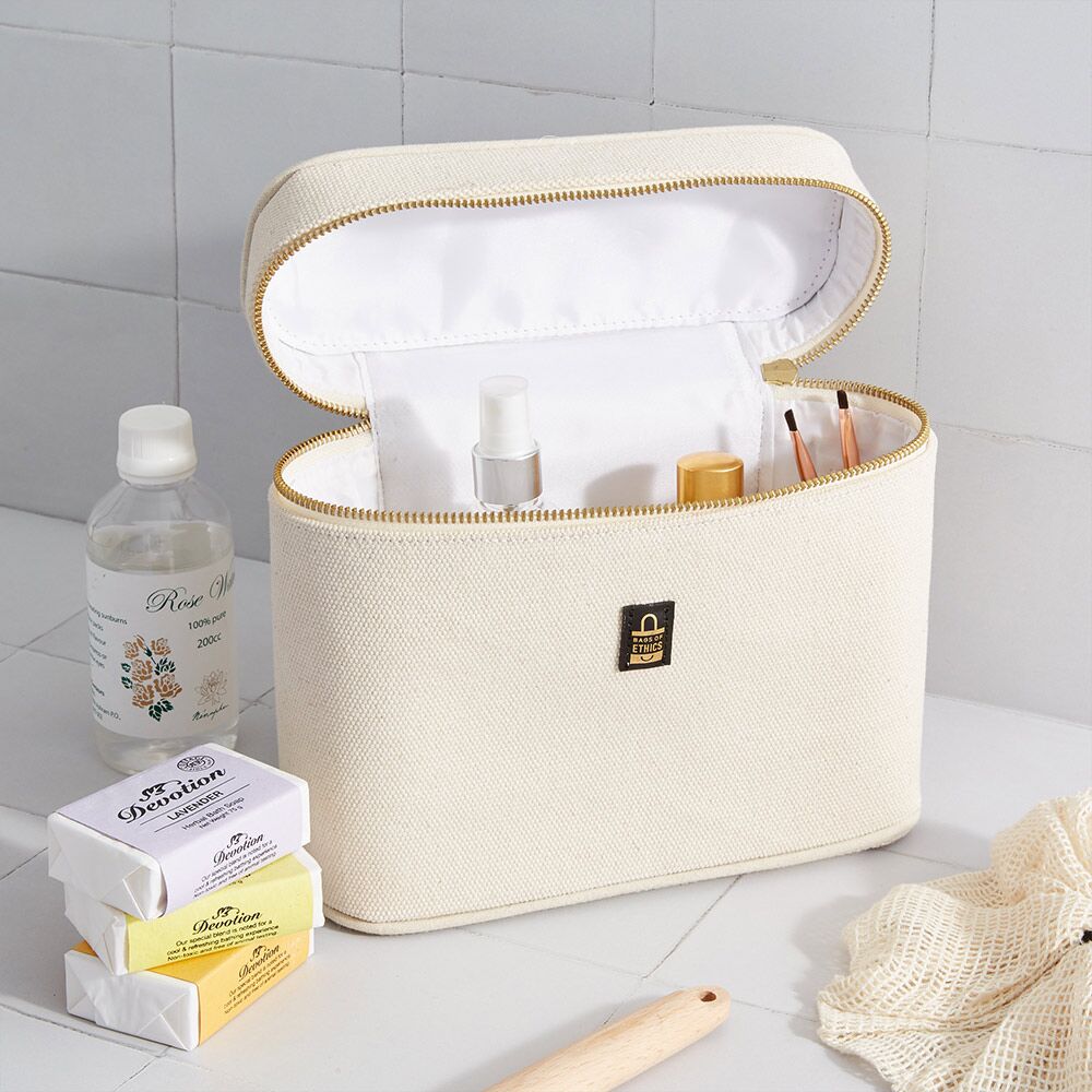 luxuriöser kleiner Kosmetikkoffer aus natürlichem Stoff luxuriöser kleiner Kosmetikkoffer aus natürlichem Stoff
